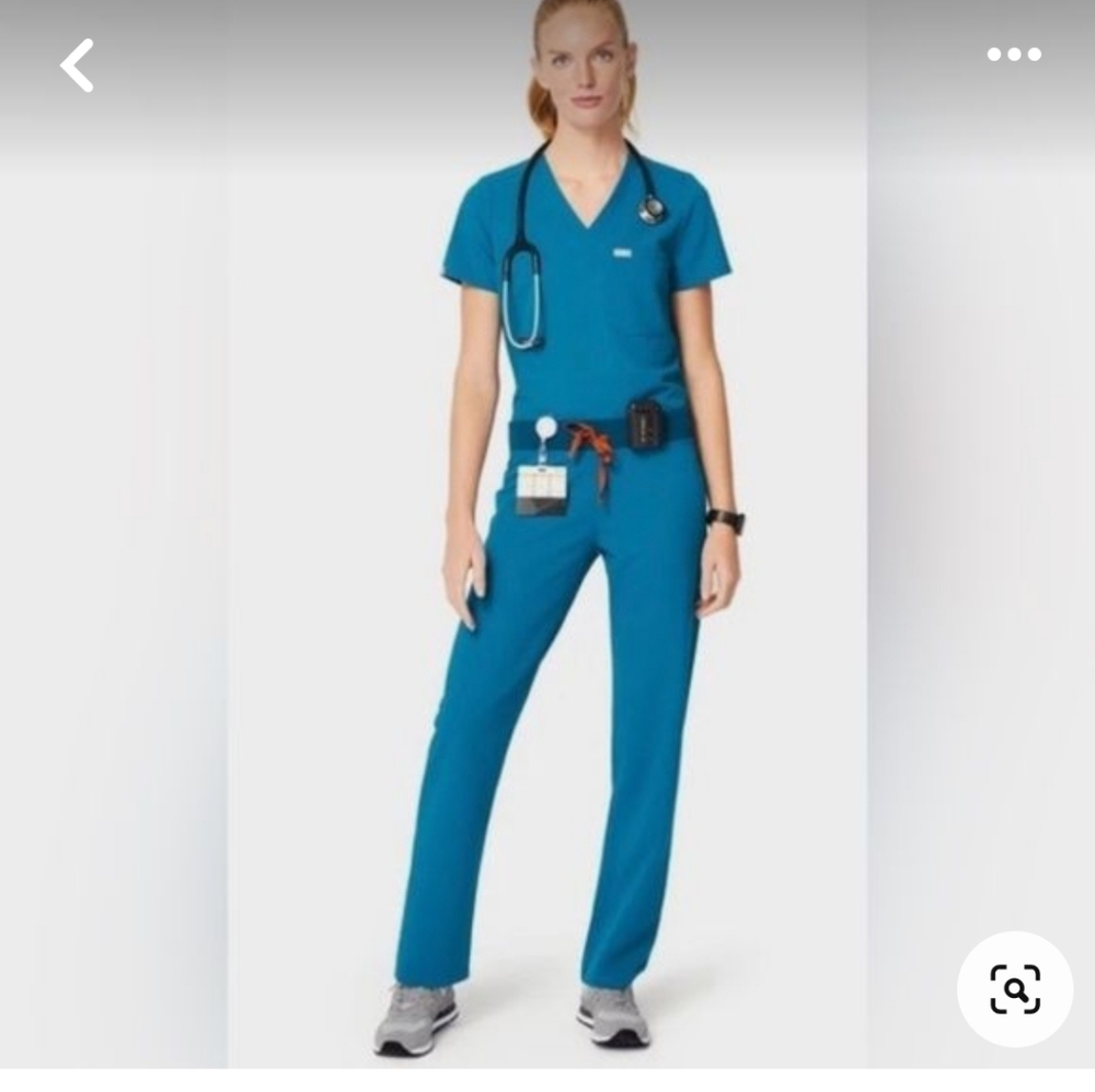FIGs Casma Three-Pocket Scrub Top Teal Blue size S